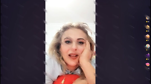 Kadının izlemek baya hoşuna gidiyor, Livu ifşa.