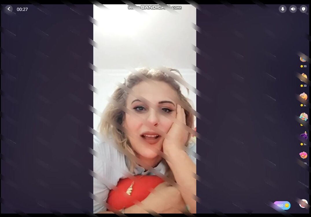 Kadının izlemek baya hoşuna gidiyor, Livu ifşa.