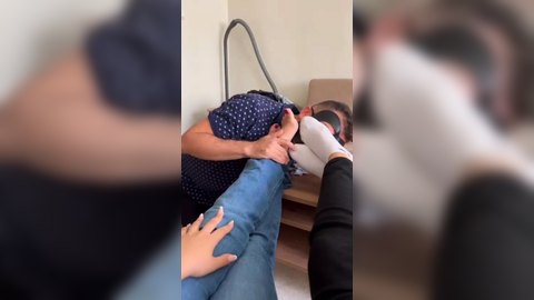 Çift sahibe ayak koklatma