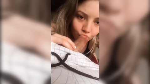 Cansu Erkek Arkadaşına Sakso Çekip Sikişiyor