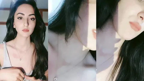 Çok güzel bir kız soyunuyor ve sizlere şov yapıyorDaha iyi videolar için beğenin ve kanalımızı paylaşın arkadaşlar