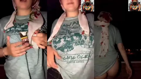 Türbanlı hatun, evin balkonunda götünü ve göğüslerini gösterdi
