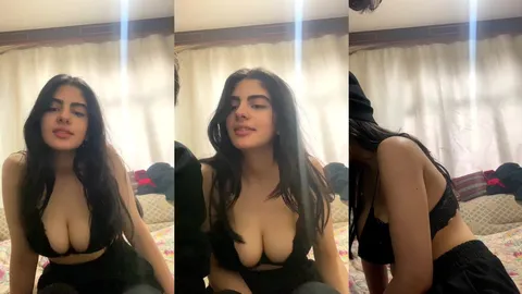 Z Kuşağı Üniversiteli Esmer Büyük Memeli Kız (4)