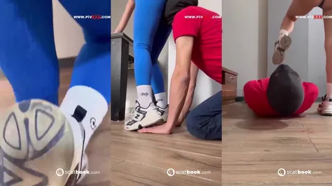 Türk Sahibe Kölesini Ayaklarıyla Domine Ediyor ve Aşağılıyor