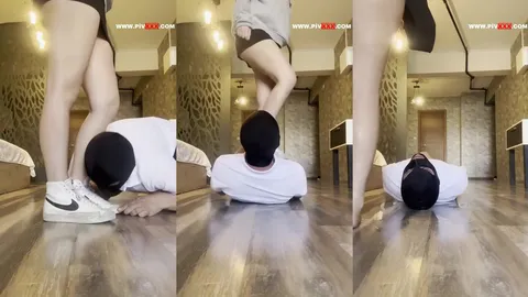 Türk Sahibe Kölesini Ayaklarıyla Ezip Aşağılıyor, ve ağzına işiyor