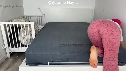 Çiğdemle Hayat: Kavun gibi kalçalarıyla kamera karşısına geçti