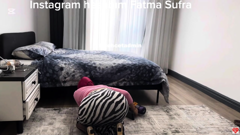 Fatma ile Her Telden: Zebra desenli dar eteğiyle domalarak evi temizledi