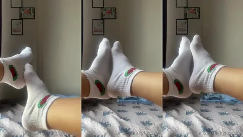 Ayak severler – Kyla Suzin