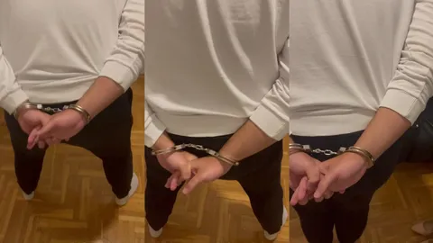 Zavallı kölemin toplarına sert tekmeler ve kölemin acı dolu dakikaları • Sahibe Leyla