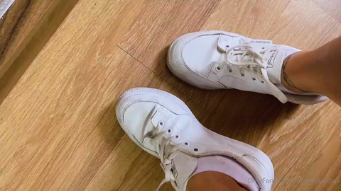 SPOR ÇORAPLARIM, AYAKLARIM, TERİM ! • Mistress Afitap