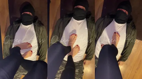 Güzel ayaklarımla tepeledim • Queen Aliss