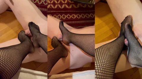 Penisiyle ayaklarımla oynadım – Horny İzel