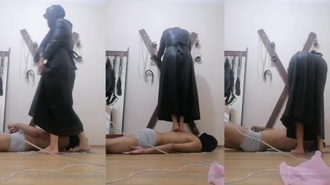 Uzun deri elbisemle trample seansım • Mistress Tomris