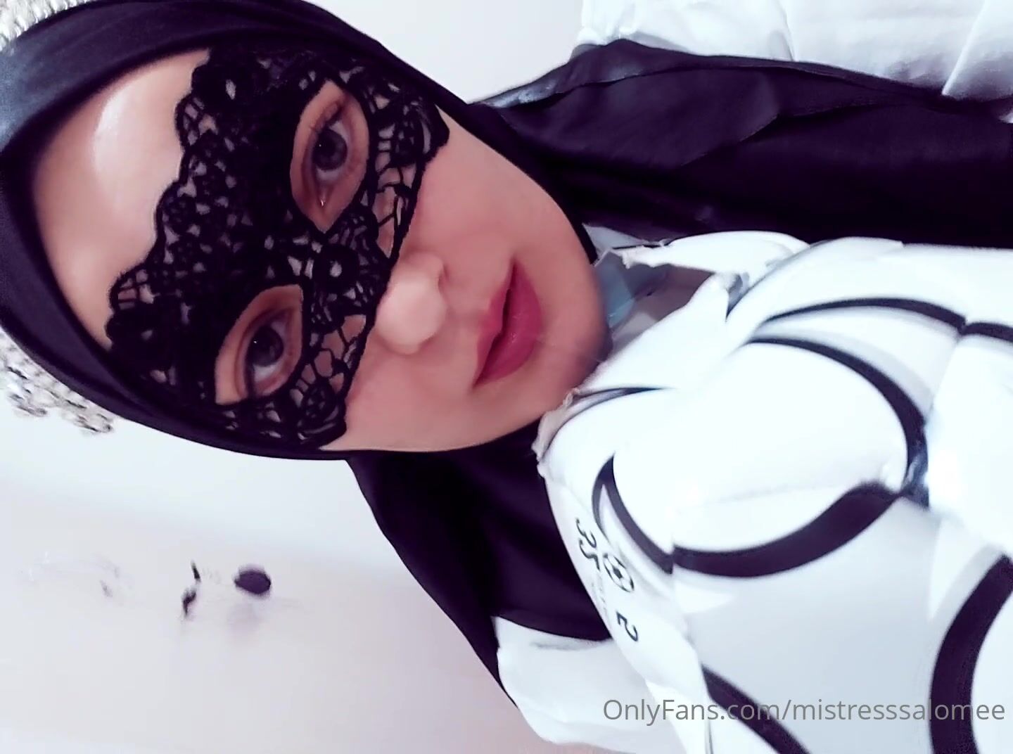 Senide böyle kessem toplar gibi havanı alsam eziğimmm • Queen Salome