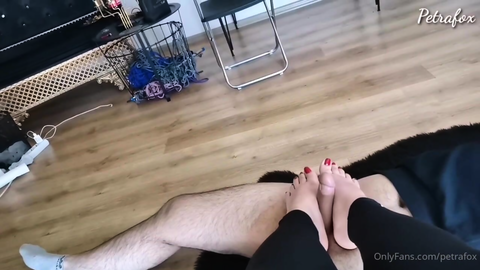 Yeni footjob videom • Petra Fox