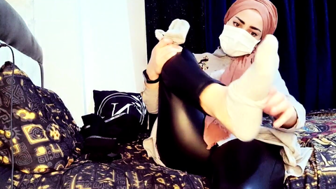 Kokulu spor çoraplarım eziğim için çektim • Queen Salome