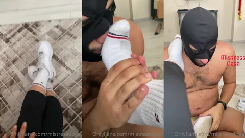 Terli çorap, kokulu spor ayakkabı tutkusu... • Mistress Doğa