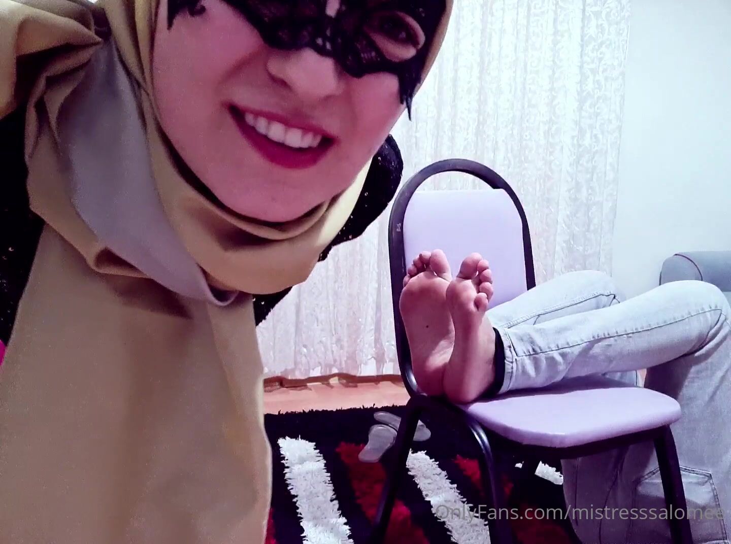 Falakaya yatırdığım itime bakın ayak altı mosmor oldu • Queen Salome