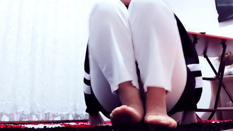 Asil kraliçenin önünde diz çök ve dantelli babet çoraplı ayakları kokla • Queen Salome