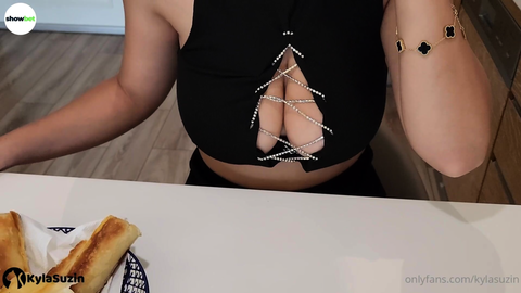 Komşu komşuuuu yarrak yemeye geldim! | Kyla Suzin