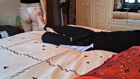 Eşinden Gizli Eve Aldığı Genç Aşığıyla Boynuzlunun Yatak Odasınd