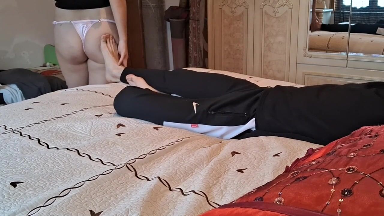 Eşinden Gizli Eve Aldığı Genç Aşığıyla Boynuzlunun Yatak Odasınd