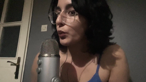 Senadeska ASMR Kıyafet çıkarma