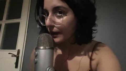 Senadeska ASMR Kıyafet çıkarma