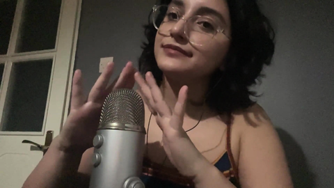 Senadeska ASMR Kıyafet çıkarma