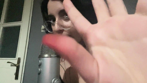 Senadeska ASMR Kıyafet çıkarma