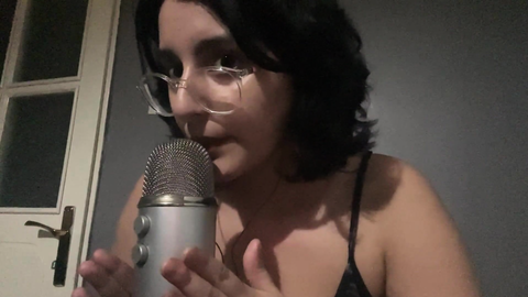 Senadeska ASMR Kıyafet çıkarma