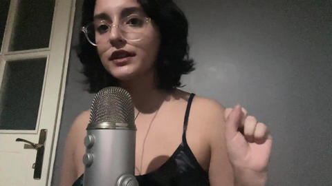 Senadeska ASMR Kıyafet çıkarma