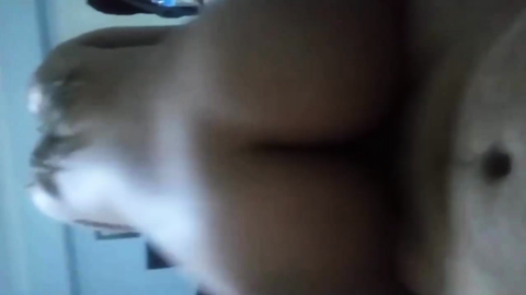 İzmirli 20Lik Sevgilisi Ebruyu Eve Atmış Kıza Sakso Çektirip Sonrada Kucağında Sikiyor