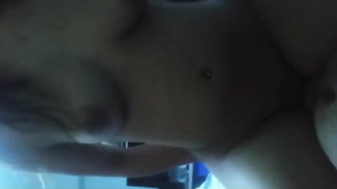 İzmirli 20Lik Sevgilisi Ebruyu Eve Atmış Kıza Sakso Çektirip Sonrada Kucağında Sikiyor