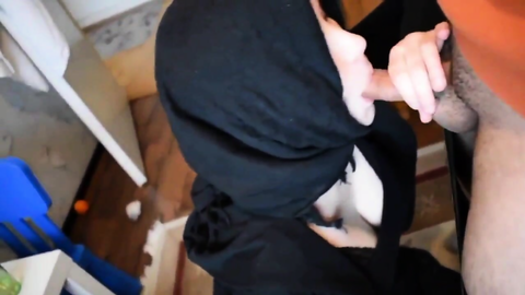 Hataylı Adam Türbanlı Sevgilisi Saneme Sakso Çektirip Ayakta Domaltıp Sikiyor