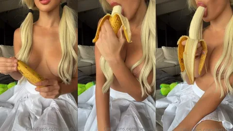 Sarışın Betülily Muzla Oynuyor Yalıyor Ağzına Alıyor