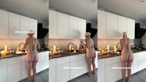 Cigdem Yilmaz Aktas Mutfakta Seksi İç Çamaşırıyla Lavabo Başında Poz Veriyor Cigdemle Hayat