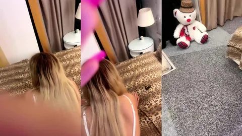 Tango Leopar Yatakta Kıvırıp Poposunu Sallıyor Amını Elliyor