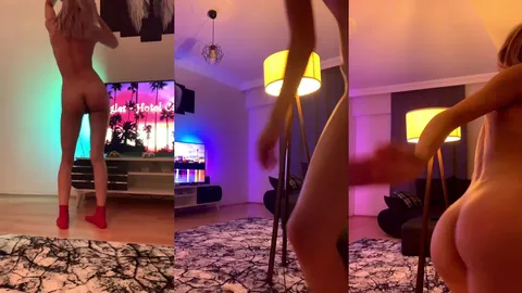 Tango Açi Sarışın Güzellik Webcam Şovda Çıplak Dans Edip Amını Okşuyor