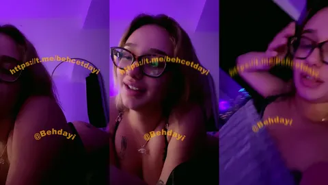 Sarışın Türk kız canlıda azgın pozlar verip sik diliyor, birebir çağırıyor