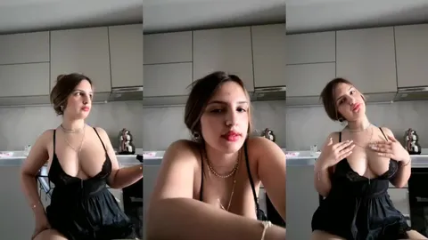 Tuğçe Tusem mutfakta seksi elbisesiyle göğüslerini sergiliyor