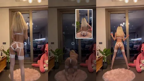 Barbie Aysu beyaz çamaşırla odada kıvırtıyor ve poz veriyor