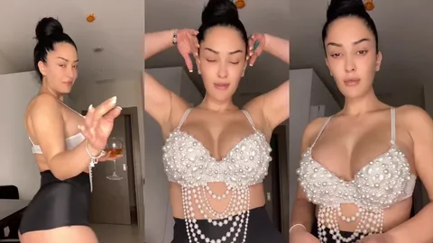 zemheri tango memelerini sergileyip poz veriyor