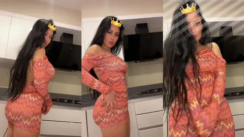 zemheri tango mutfakta götünü sallayıp memelerini elliyor