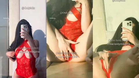 Zeydcarey Alya Vural kırmızı iç çamaşırıyla amcığını parmaklıyor