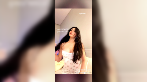 Zeydcarey Alya Vural webcamde kendini soyup parmaklıyor