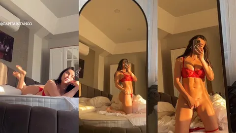 Berfe Ece Talin kırmızı tangasıyla yatakta selfie çekip amını okşuyor