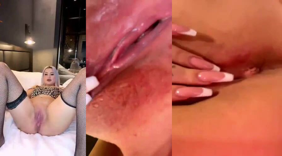 Tango Lara file çorapla kalçalarını açıp azdırıyor