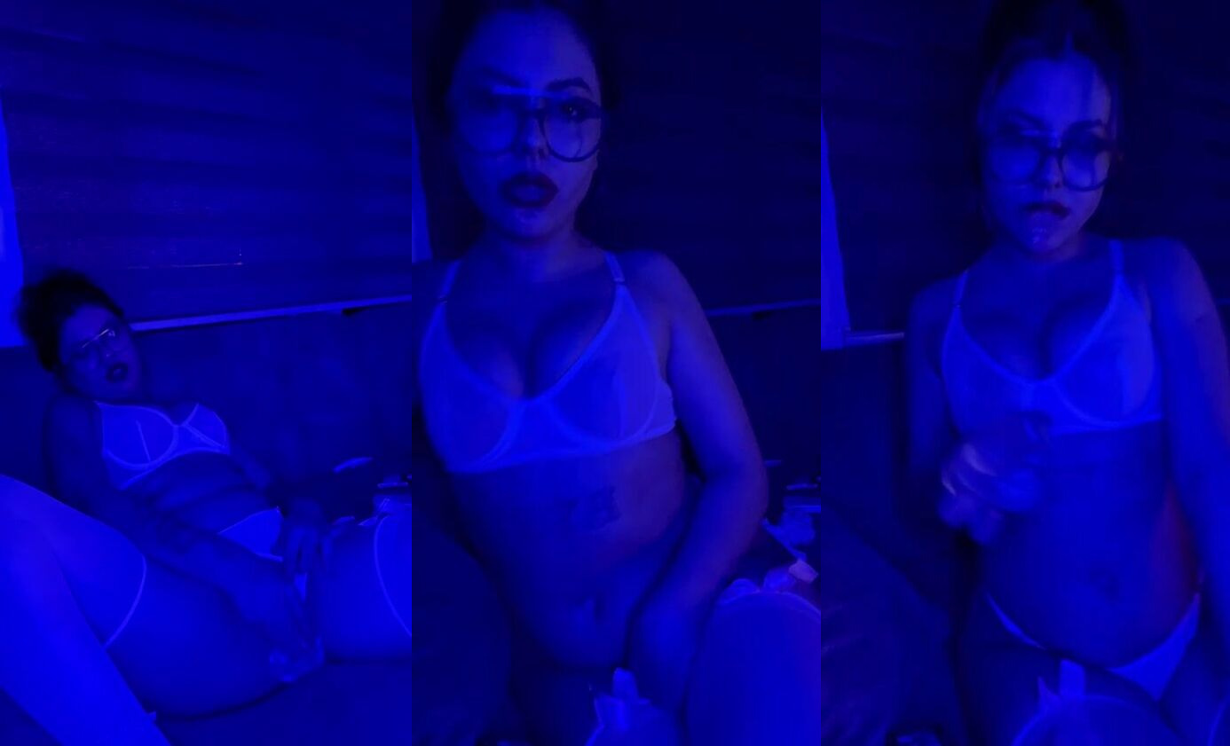 tango doa dildoyla amını ovuşturup inliyor