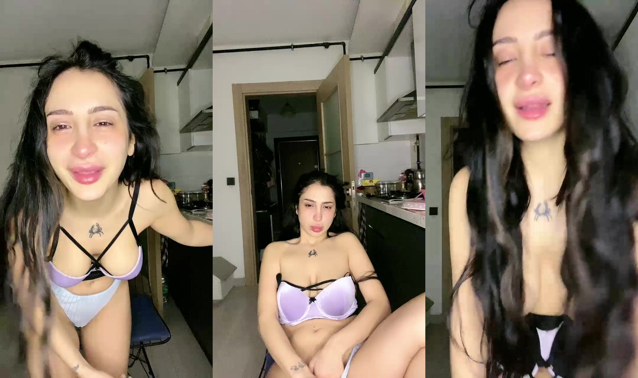 Tango Pabirli webcam şovunda memelerini çıkarıp okşuyor